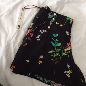 Willow & Clay Floral Print Sailor shorts size 2